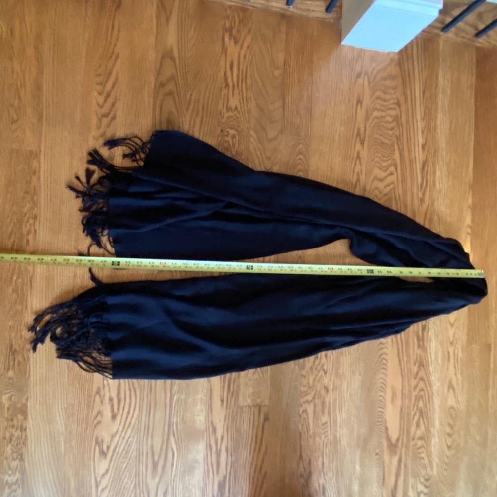 Black long scarf - Picture 2 of 3